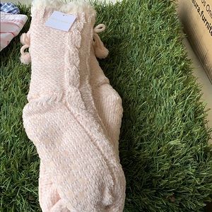 Cozy NWT William B sock/slippers